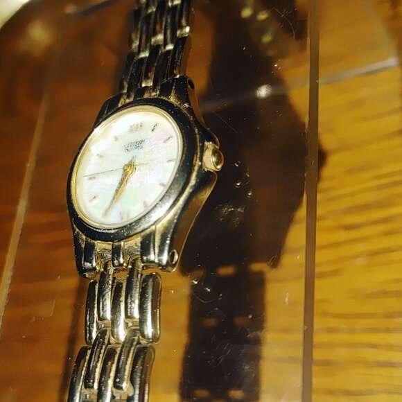 Citizen Quartz Watch Vintage Gold Tone Roman Numeral Dial Wristwatch Timeless main image 12